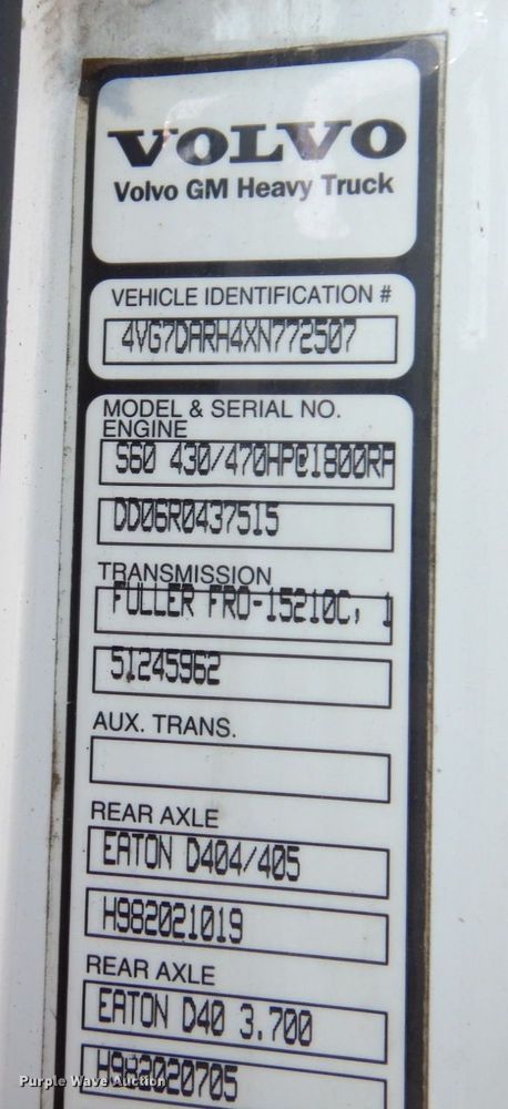 image for item KR9115 1999 Volvo VNL670  semi truck