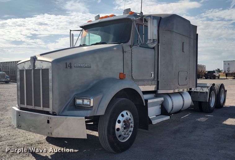 image for item LK9042 1996 Kenworth T800  truck cab and chassis