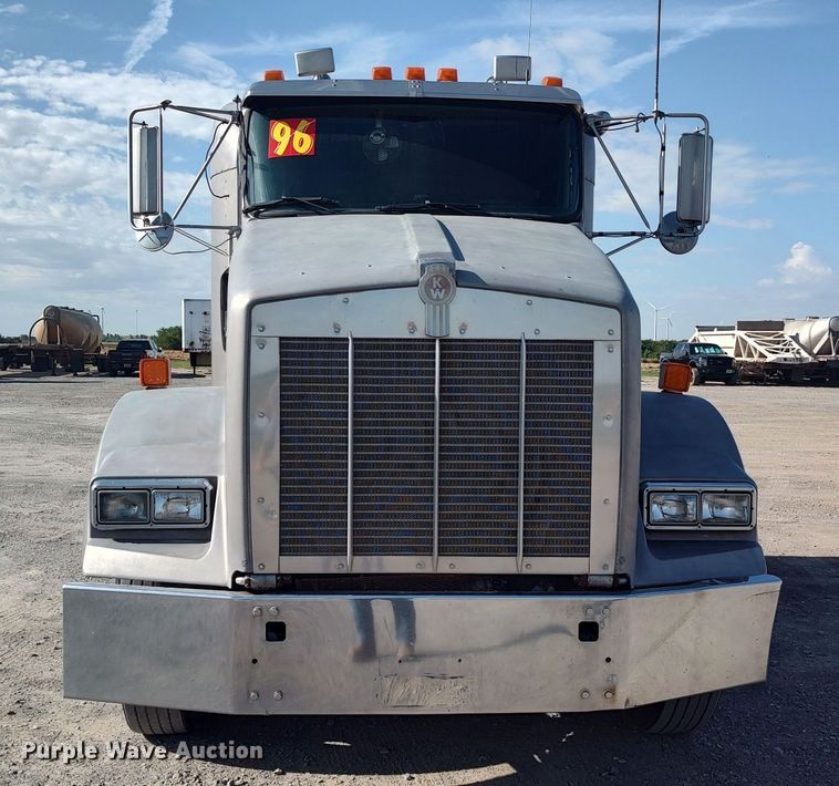 image for item LK9042 1996 Kenworth T800  truck cab and chassis