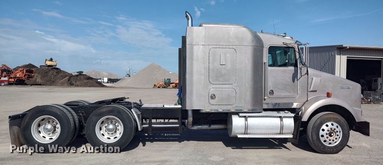 image for item LK9042 1996 Kenworth T800  truck cab and chassis