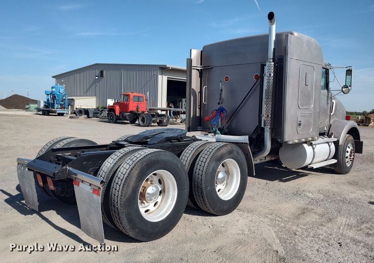 image for item LK9042 1996 Kenworth T800  truck cab and chassis