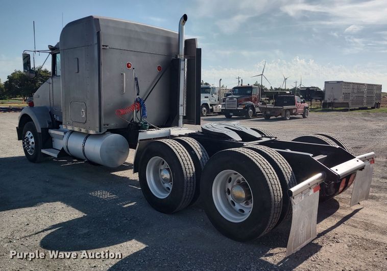 image for item LK9042 1996 Kenworth T800  truck cab and chassis