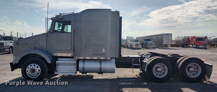 image for item LK9042 1996 Kenworth T800  truck cab and chassis