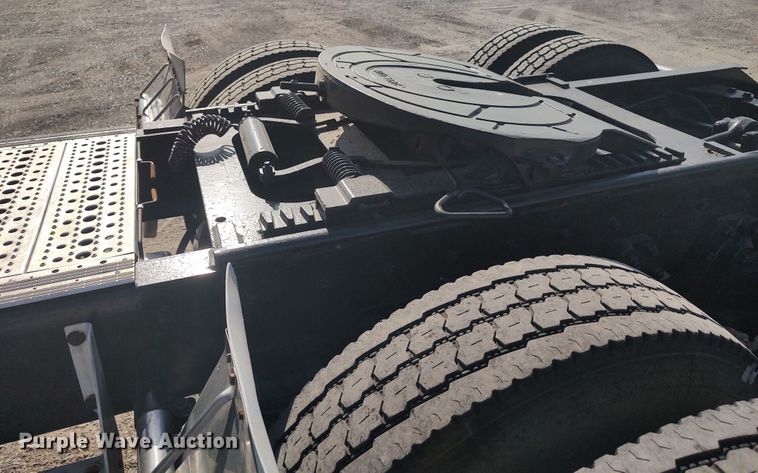 image for item LK9042 1996 Kenworth T800  truck cab and chassis