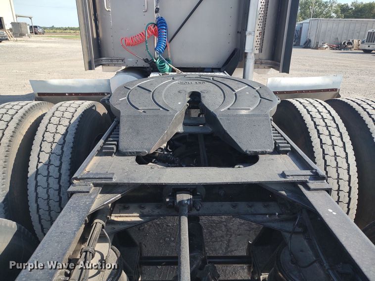 image for item LK9042 1996 Kenworth T800  truck cab and chassis