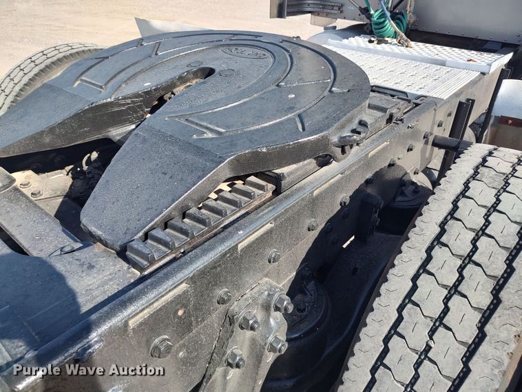 image for item LK9042 1996 Kenworth T800  truck cab and chassis