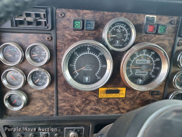 image for item LK9042 1996 Kenworth T800  truck cab and chassis