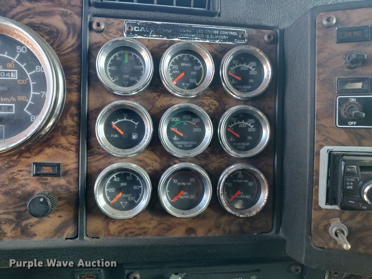 image for item LK9042 1996 Kenworth T800  truck cab and chassis