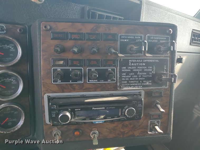 image for item LK9042 1996 Kenworth T800  truck cab and chassis