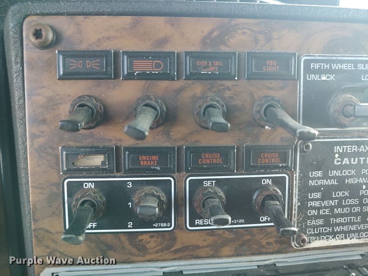 image for item LK9042 1996 Kenworth T800  truck cab and chassis