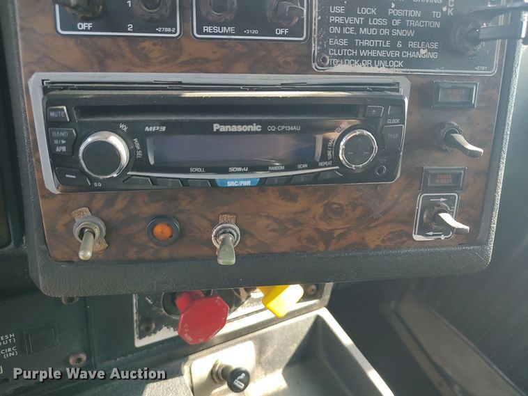 image for item LK9042 1996 Kenworth T800  truck cab and chassis