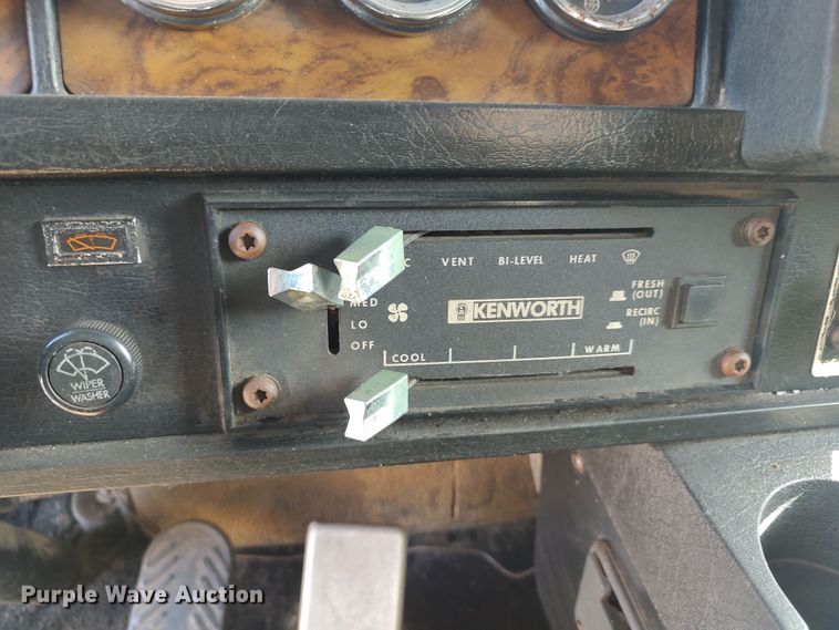 image for item LK9042 1996 Kenworth T800  truck cab and chassis