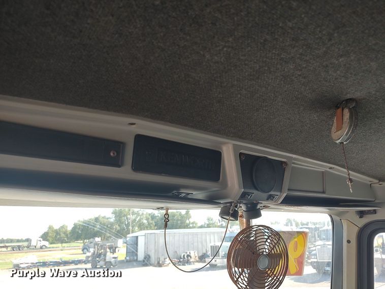 image for item LK9042 1996 Kenworth T800  truck cab and chassis