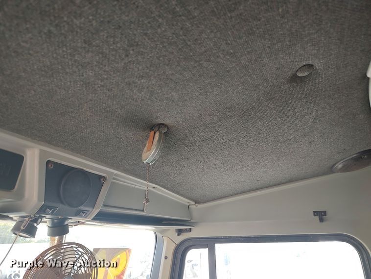 image for item LK9042 1996 Kenworth T800  truck cab and chassis