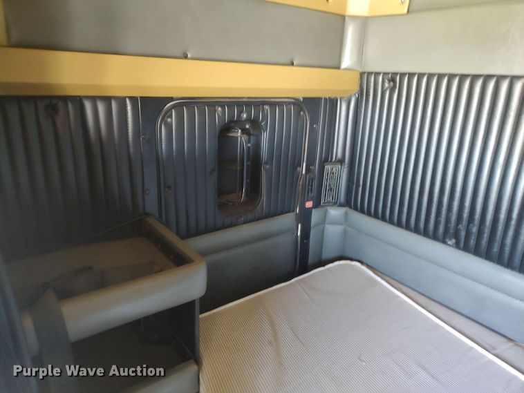 image for item LK9042 1996 Kenworth T800  truck cab and chassis