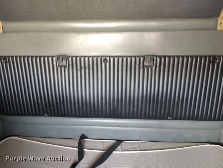 image for item LK9042 1996 Kenworth T800  truck cab and chassis