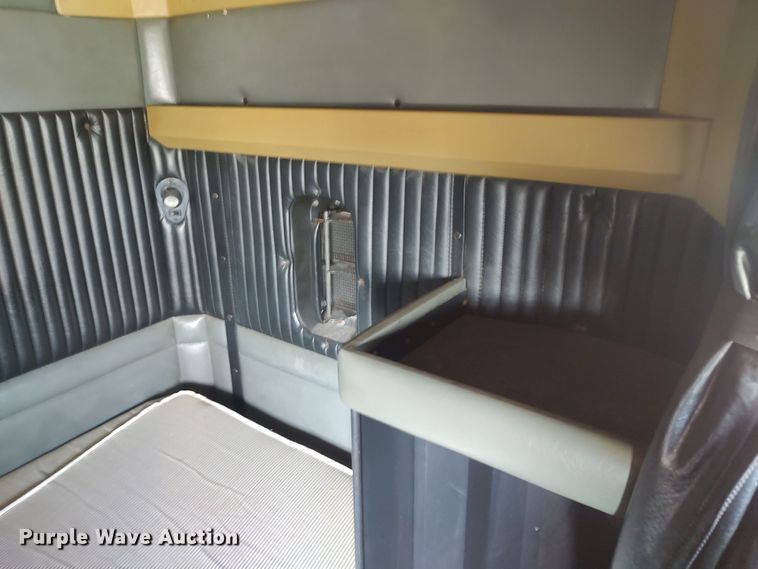 image for item LK9042 1996 Kenworth T800  truck cab and chassis