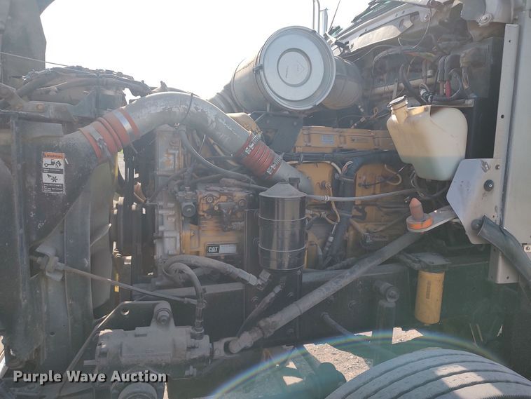 image for item LK9042 1996 Kenworth T800  truck cab and chassis