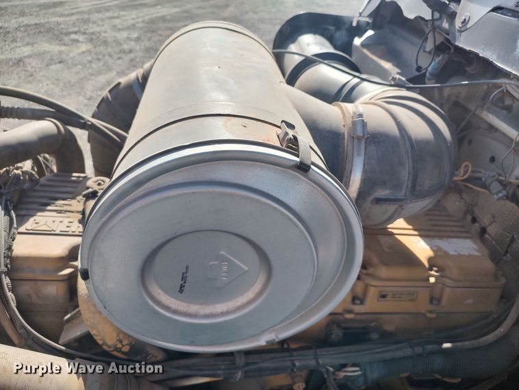 image for item LK9042 1996 Kenworth T800  truck cab and chassis