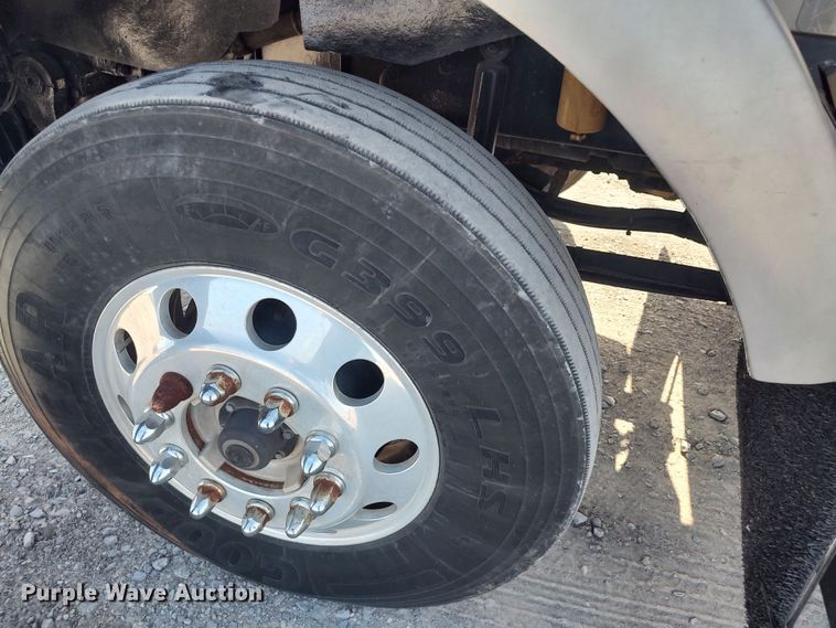 image for item LK9042 1996 Kenworth T800  truck cab and chassis