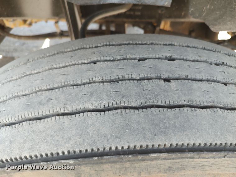 image for item LK9042 1996 Kenworth T800  truck cab and chassis