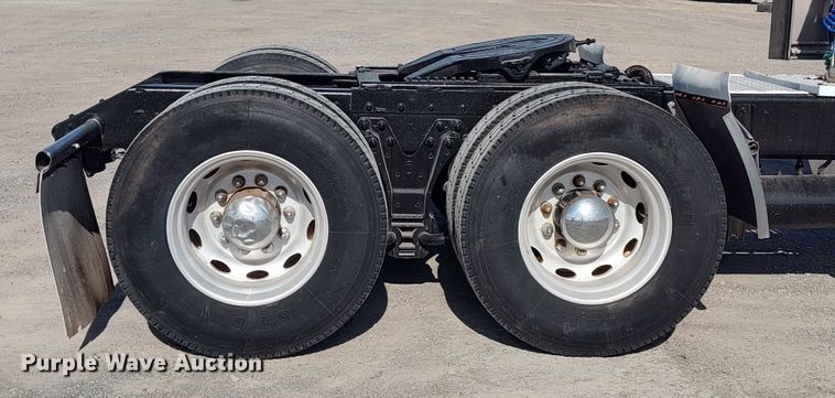 image for item LK9042 1996 Kenworth T800  truck cab and chassis