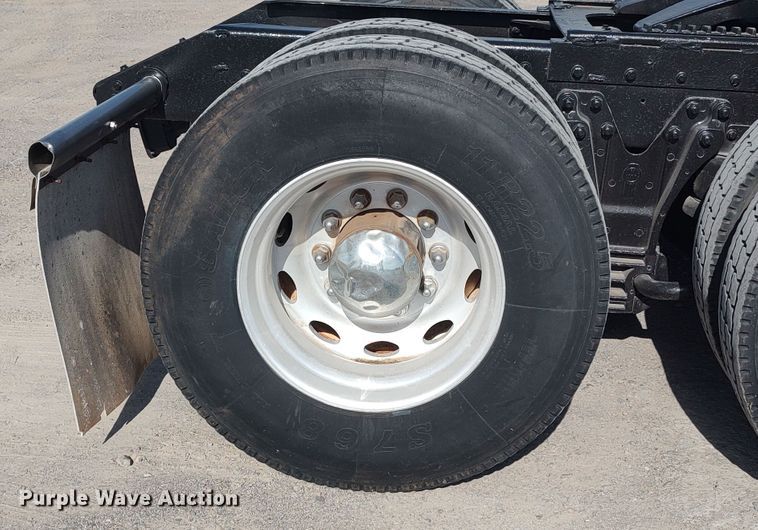 image for item LK9042 1996 Kenworth T800  truck cab and chassis