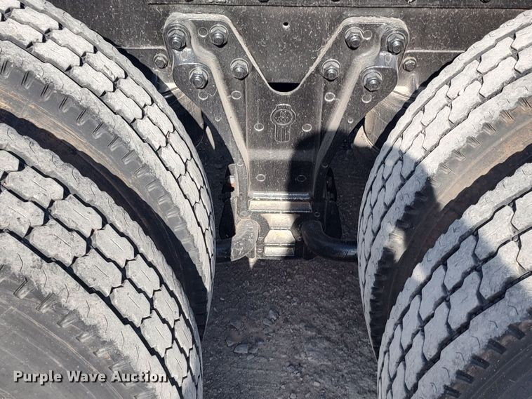 image for item LK9042 1996 Kenworth T800  truck cab and chassis