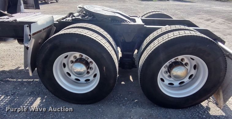 image for item LK9042 1996 Kenworth T800  truck cab and chassis