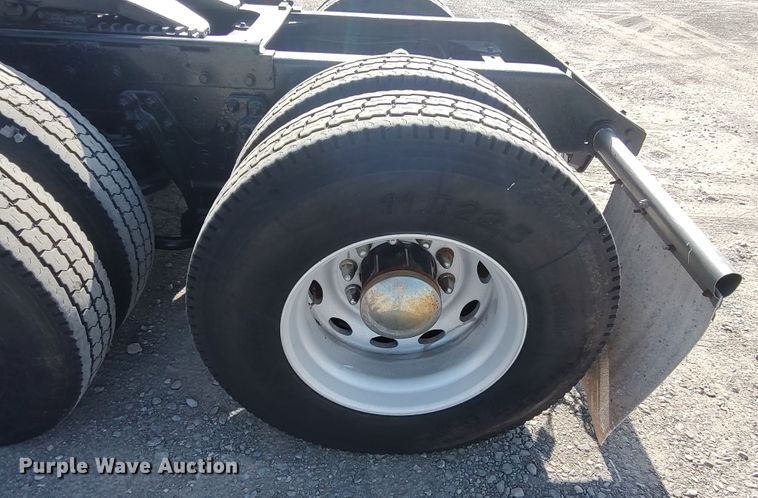 image for item LK9042 1996 Kenworth T800  truck cab and chassis