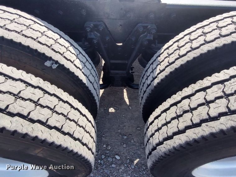 image for item LK9042 1996 Kenworth T800  truck cab and chassis