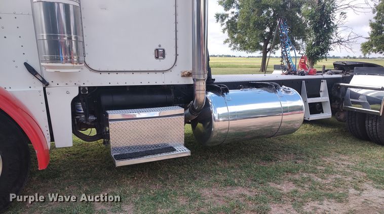 image for item LK9095 1994 Peterbilt 379  semi truck