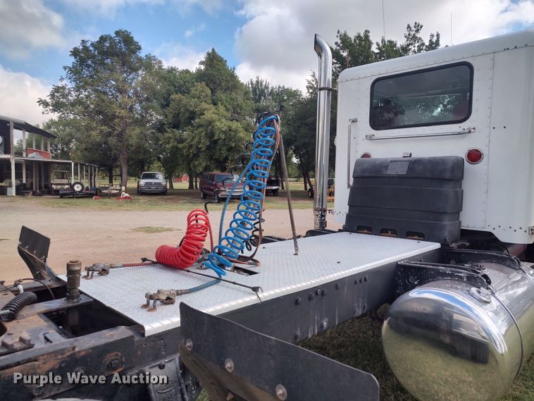 image for item LK9095 1994 Peterbilt 379  semi truck