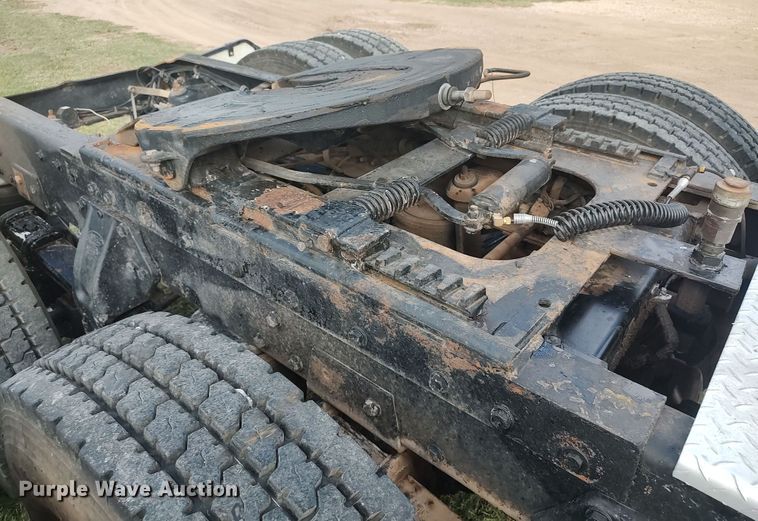 image for item LK9095 1994 Peterbilt 379  semi truck