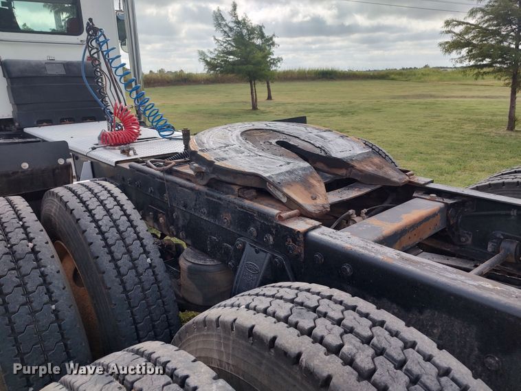 image for item LK9095 1994 Peterbilt 379  semi truck