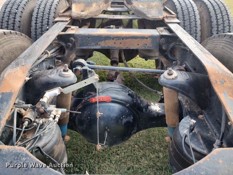 image for item LK9095 1994 Peterbilt 379  semi truck