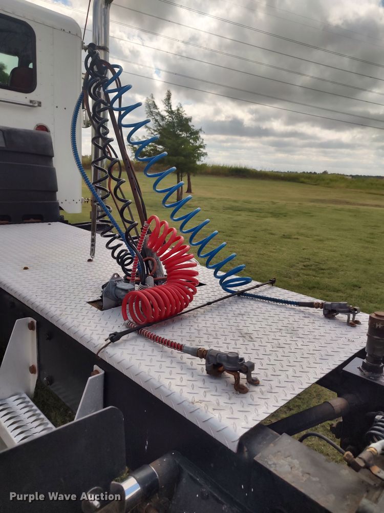 image for item LK9095 1994 Peterbilt 379  semi truck