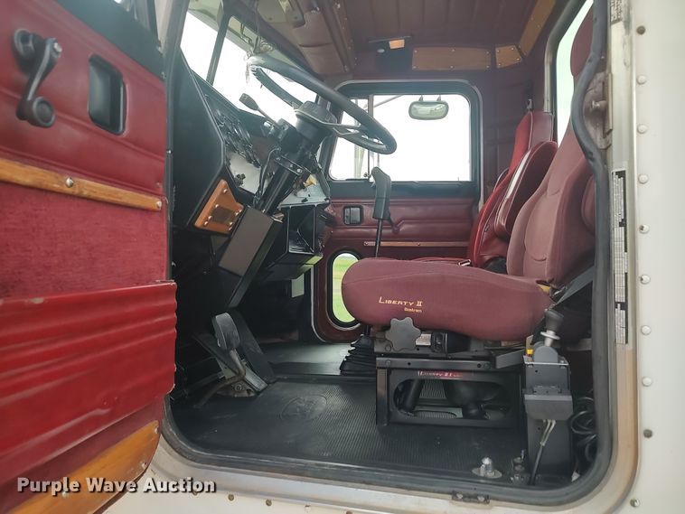 image for item LK9095 1994 Peterbilt 379  semi truck