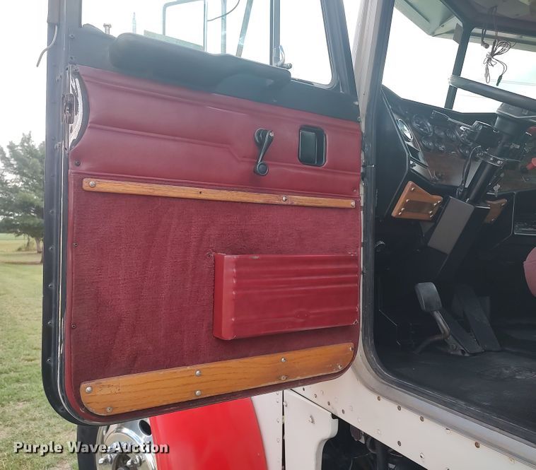 image for item LK9095 1994 Peterbilt 379  semi truck