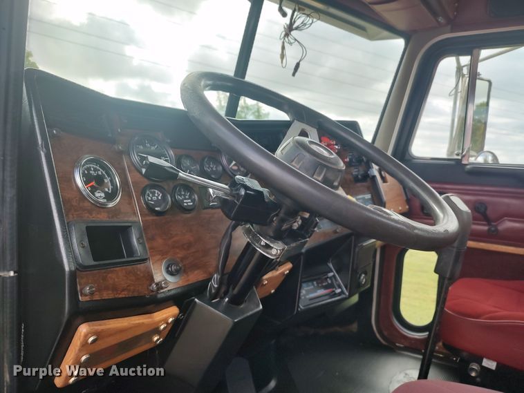 image for item LK9095 1994 Peterbilt 379  semi truck