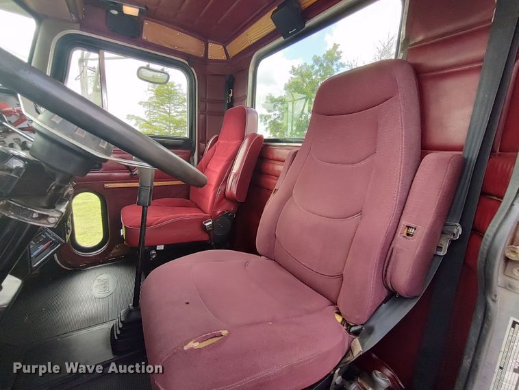 image for item LK9095 1994 Peterbilt 379  semi truck