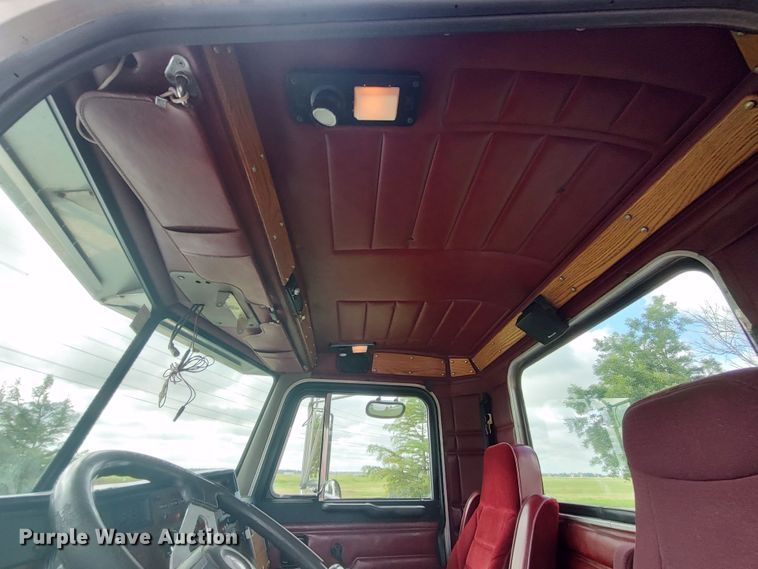 image for item LK9095 1994 Peterbilt 379  semi truck