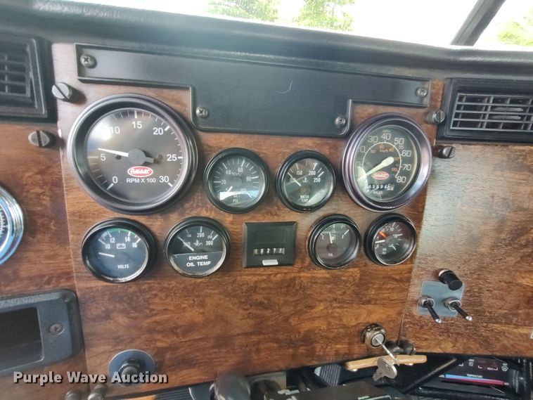 image for item LK9095 1994 Peterbilt 379  semi truck