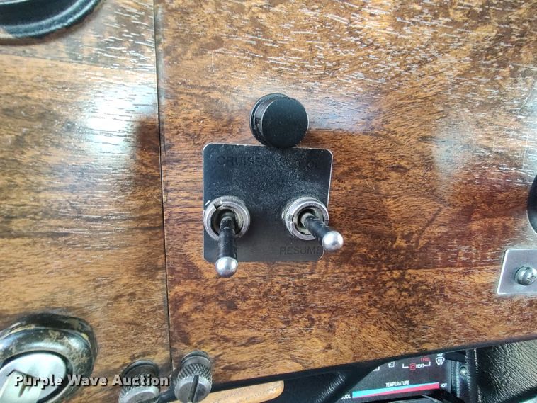 image for item LK9095 1994 Peterbilt 379  semi truck