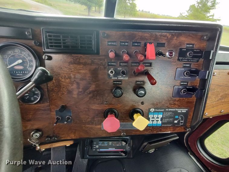 image for item LK9095 1994 Peterbilt 379  semi truck