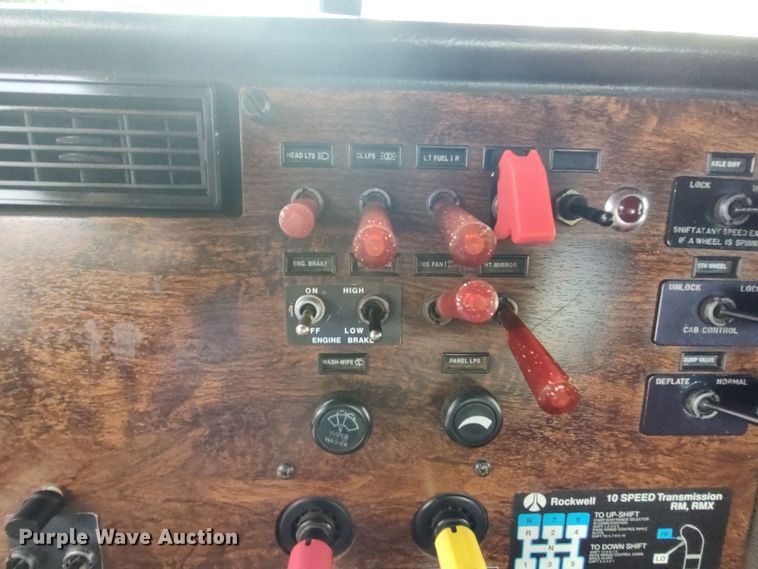 image for item LK9095 1994 Peterbilt 379  semi truck