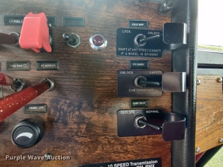 image for item LK9095 1994 Peterbilt 379  semi truck