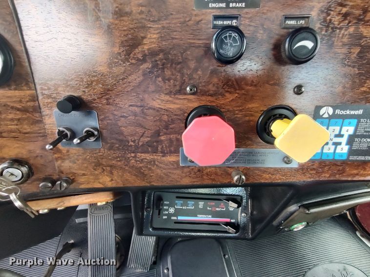 image for item LK9095 1994 Peterbilt 379  semi truck