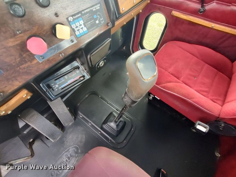 image for item LK9095 1994 Peterbilt 379  semi truck