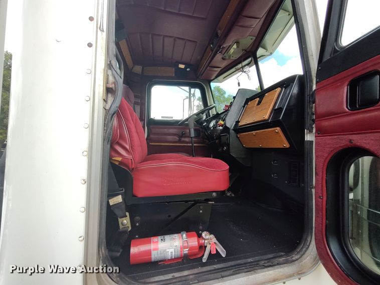 image for item LK9095 1994 Peterbilt 379  semi truck